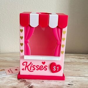 NEW Target Bullseye Playground LED Kissing Booth Figurine🎀